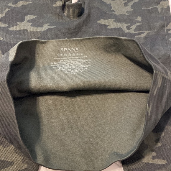 Spanx Green Camo Seamless Shaping Leggings - Picture 4 of 4
